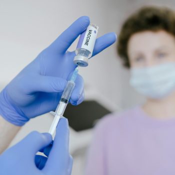 Реестр отказников от прививок: что изменится для работодателей